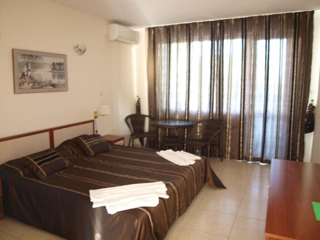 Вид Korab Renesa 2*