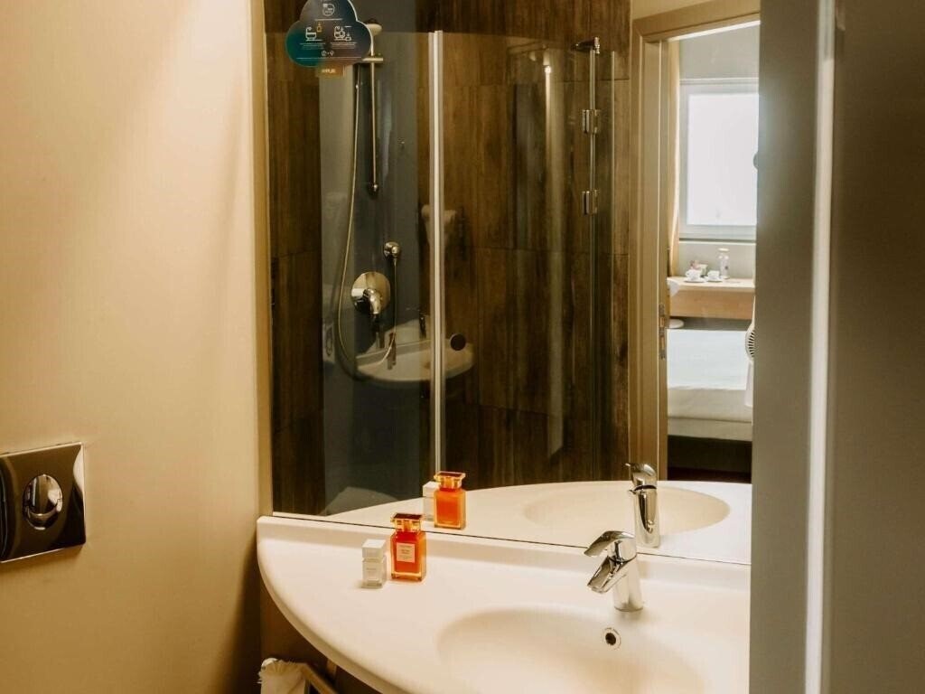 Фотография Ibis Sofia Airport Hotel (ex. Ibis Sofia) 3*