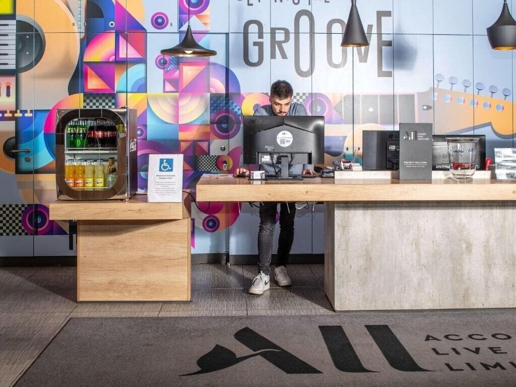 Территория Ibis Sofia Airport Hotel (ex. Ibis Sofia) 3*