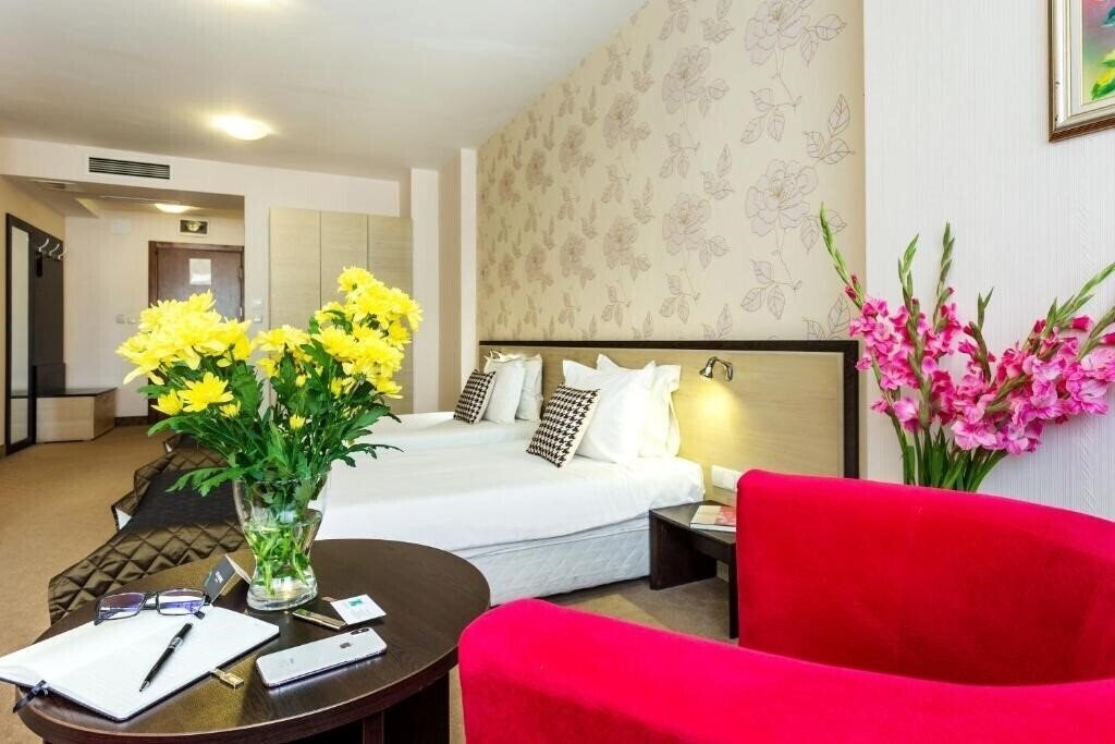Панорама City Avenue Hotel 3*