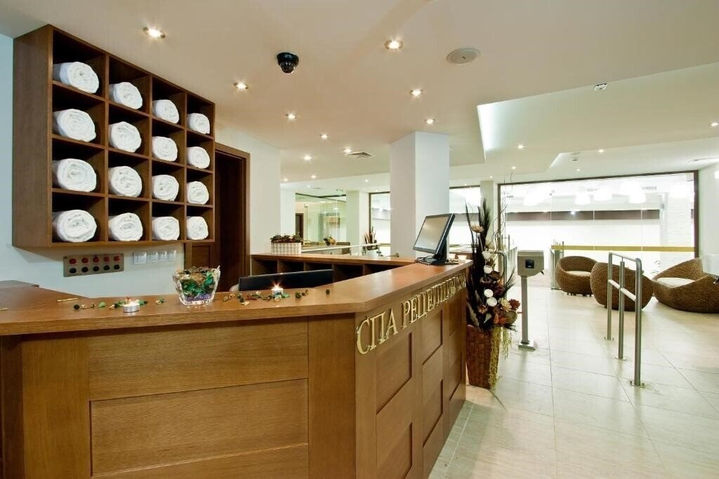 Панорама Earth And People 4*