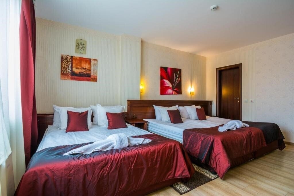 Территория Hotel Aris 3*