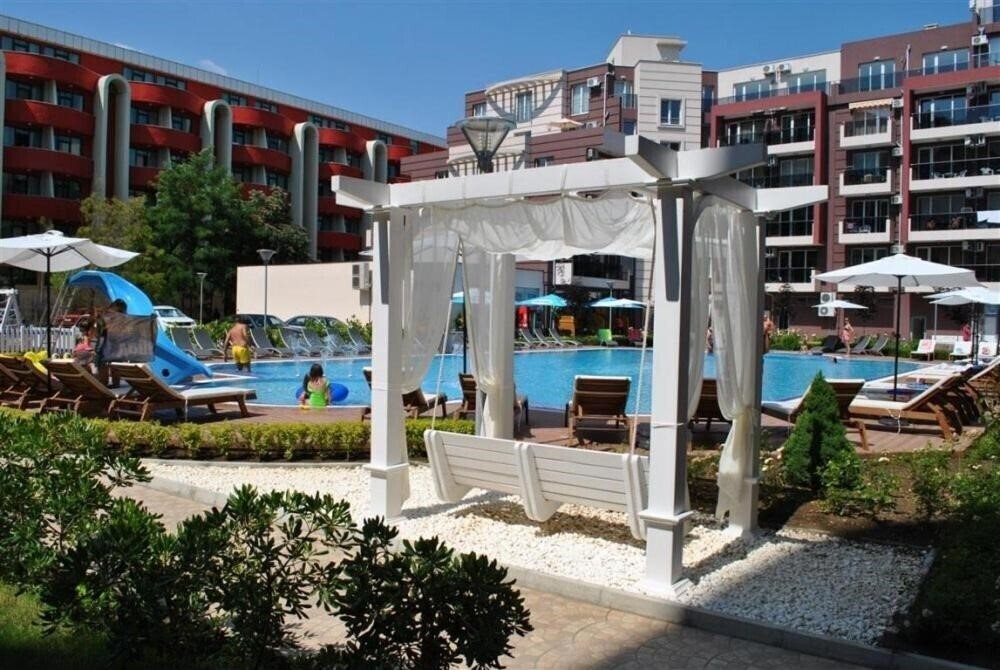 Вид Admiral Plaza Apartments 3*