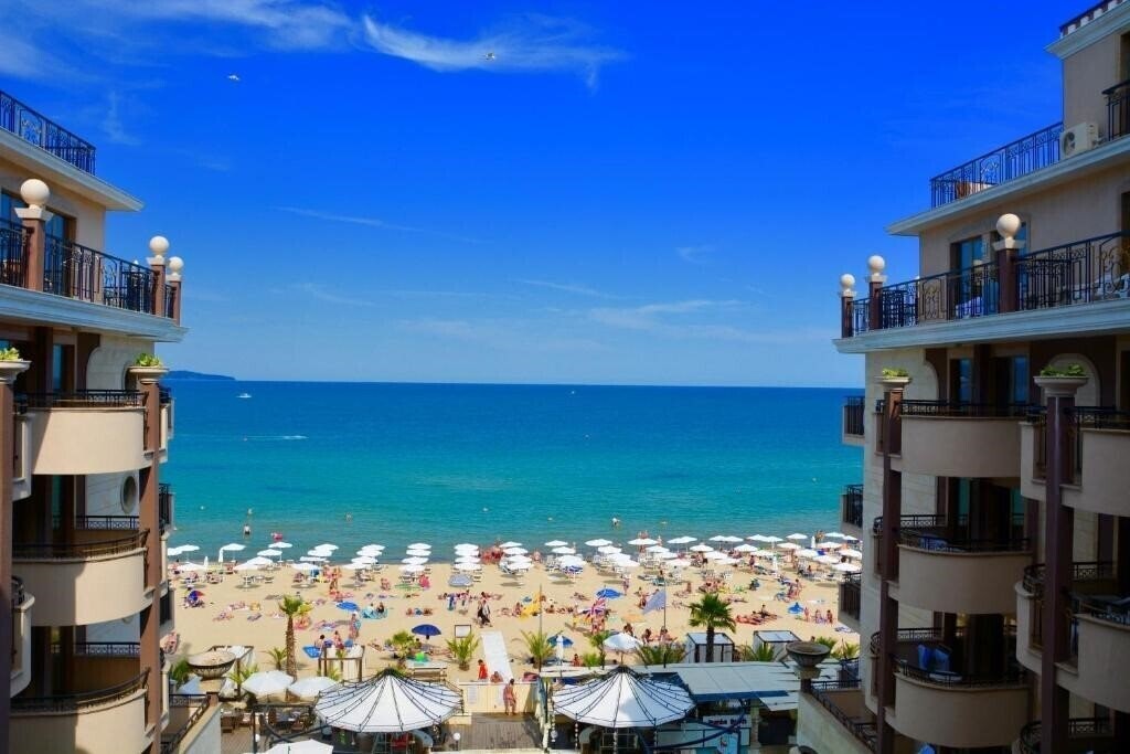 Отель Golden Rainbow VIP Residence 4*