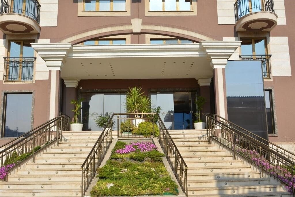 Вид Golden Rainbow VIP Residence 4*