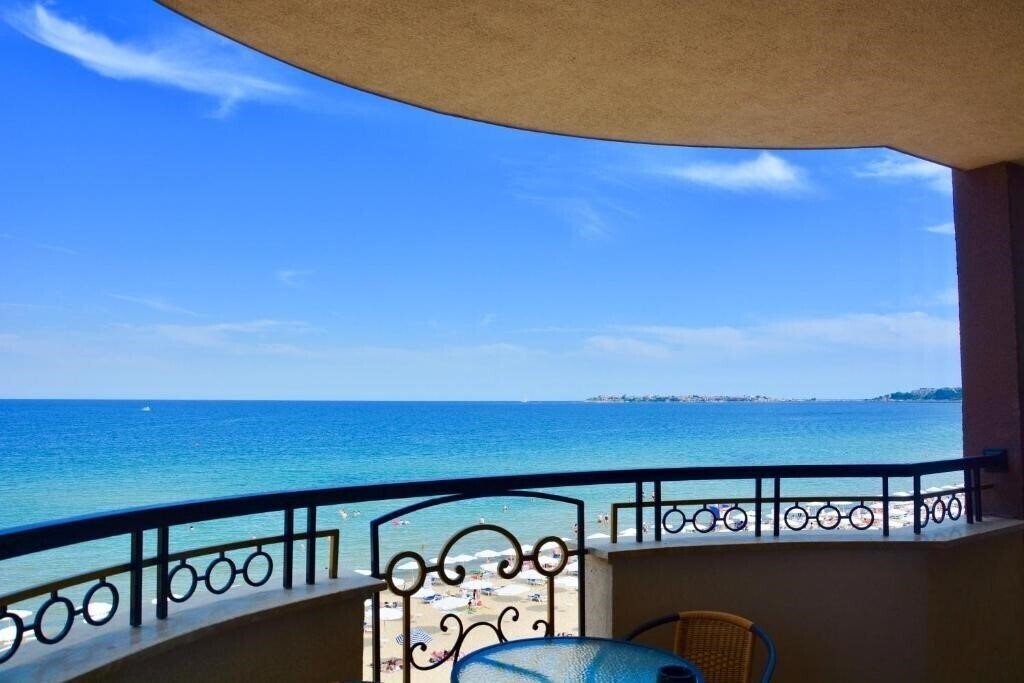 Апартаменты Golden Rainbow VIP Residence 4*