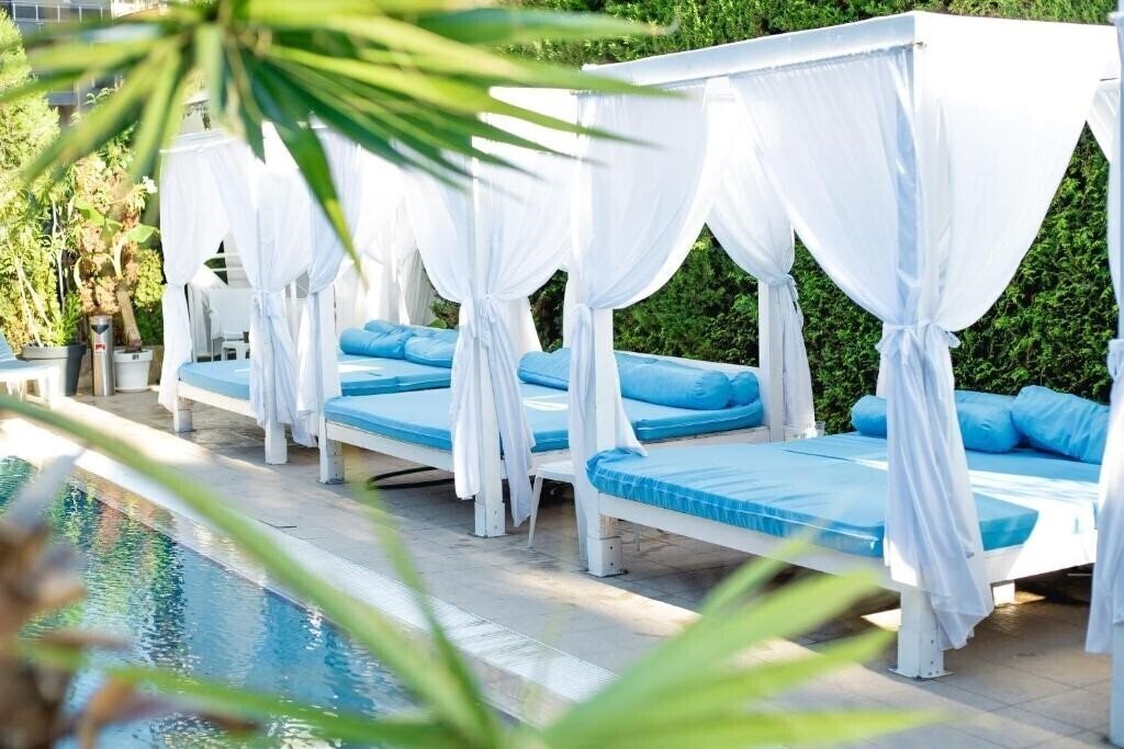 Апартаменти Amaris Hotel 3*