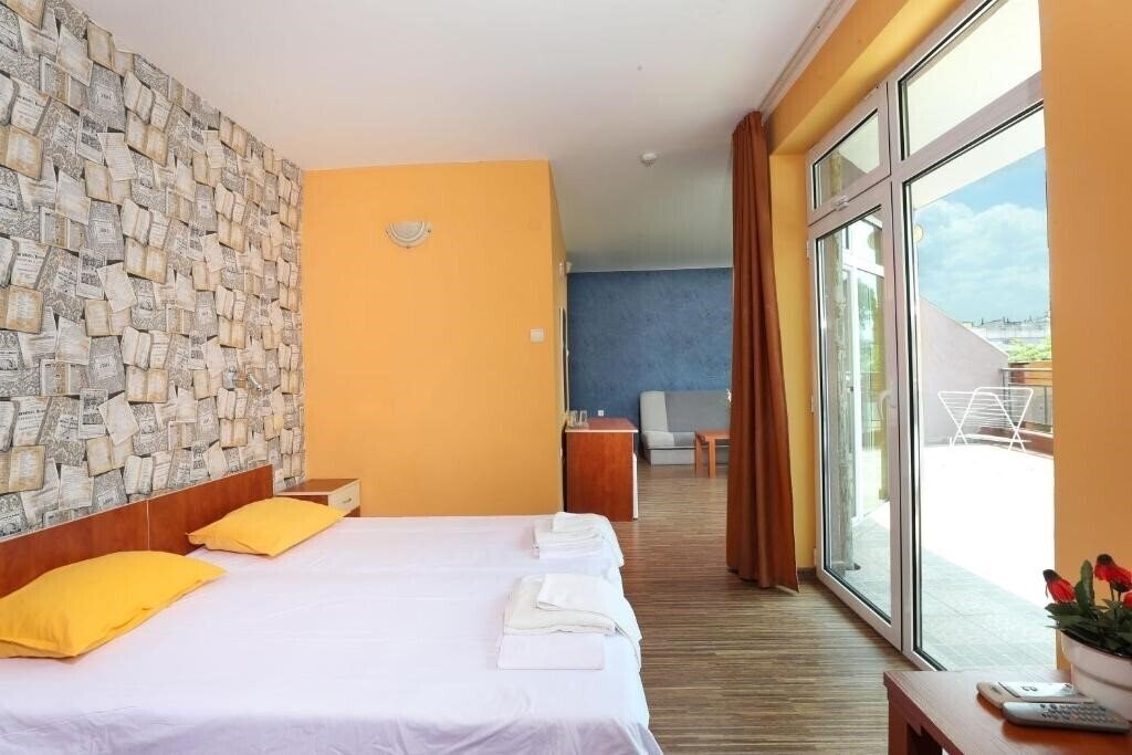 Панорама La Piazza 2*