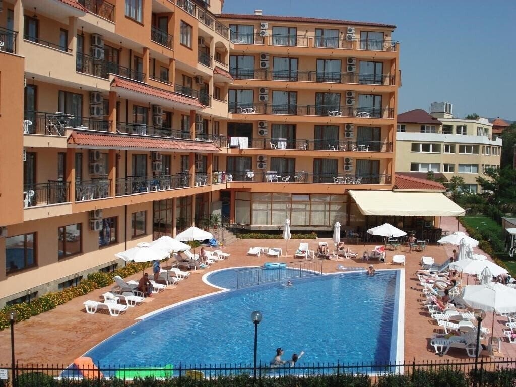 Панорама Apart Hotel Happy 3*
