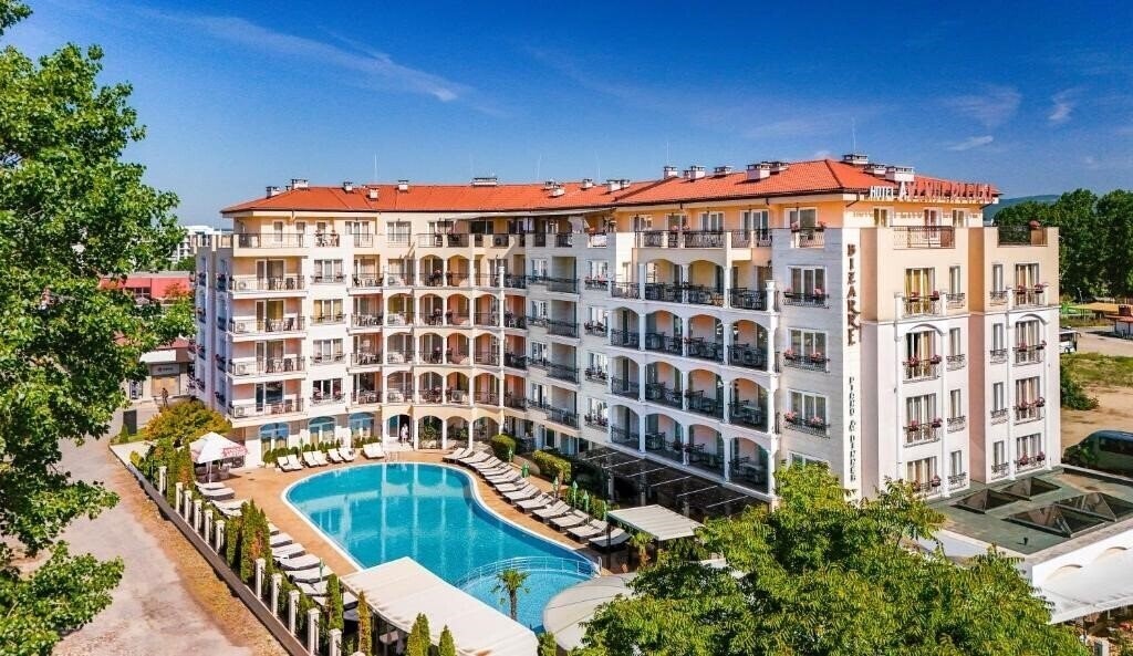 Апартаменты Avenue Deluxe Apart Hotel 4*