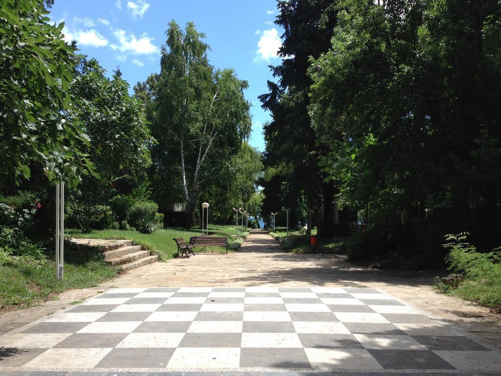 Територія Oasis Park Hotel 3*