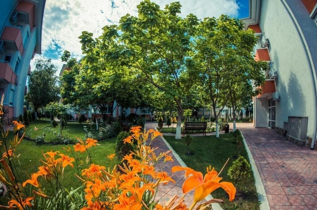 Територія Sunny Fort Apart 3*