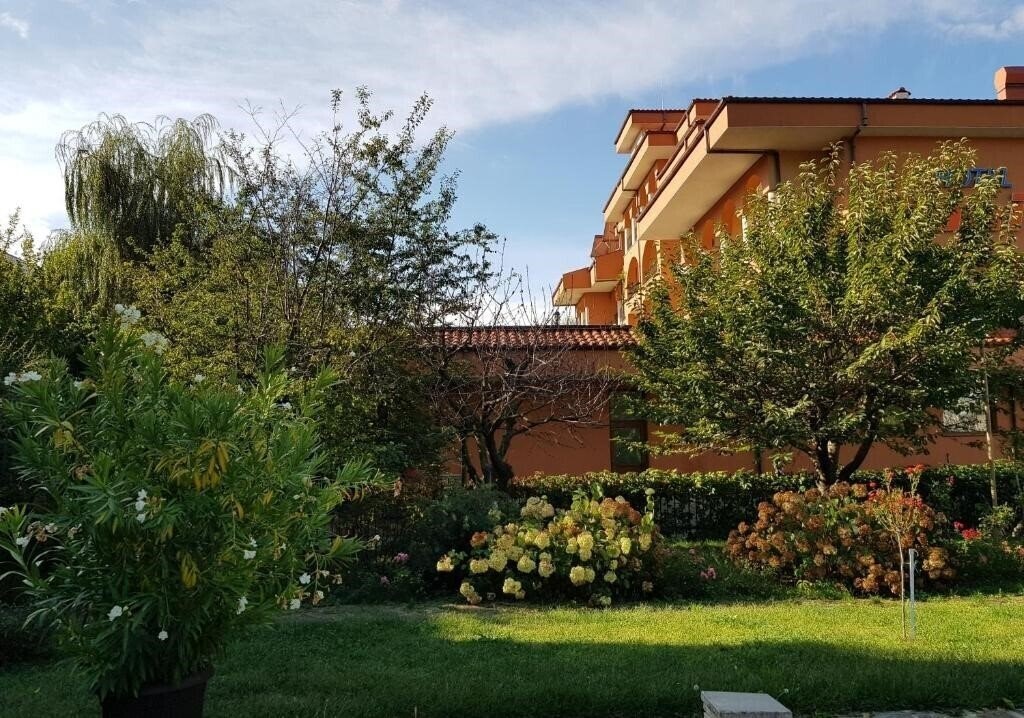 Фото Magnolia Sunny Beach 2*