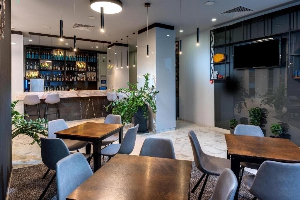Территория Best Western Plus Premium Inn 4*