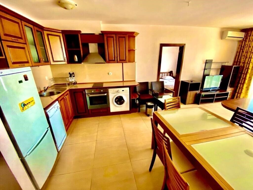 Панорама Grand Kamelia Apartments 3*