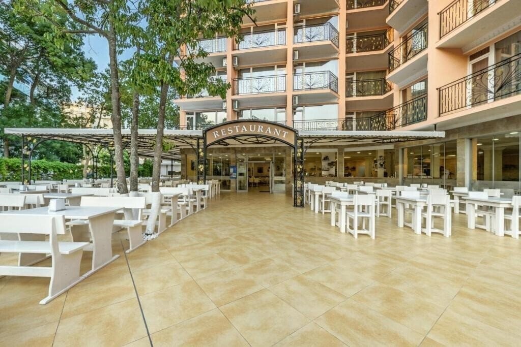 Территория Riva Park Hotel 4*
