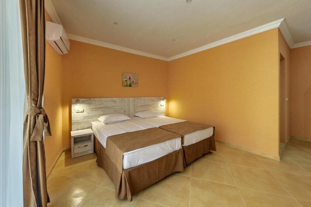 Панорама Riva Park Hotel 4*