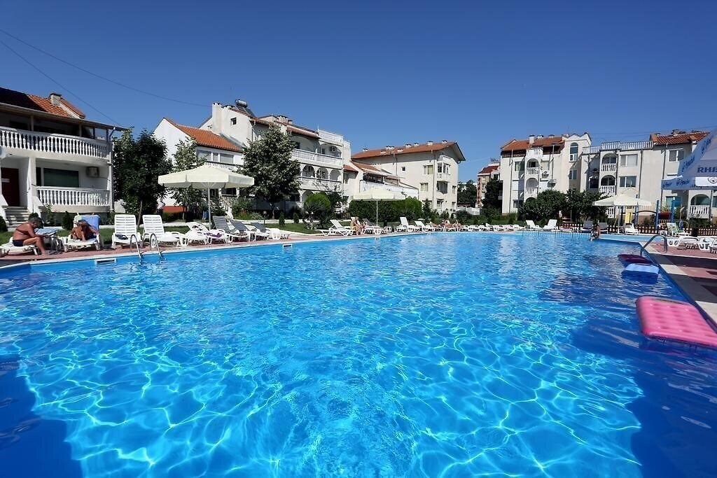 Отель Aparthotel Bravo 3*