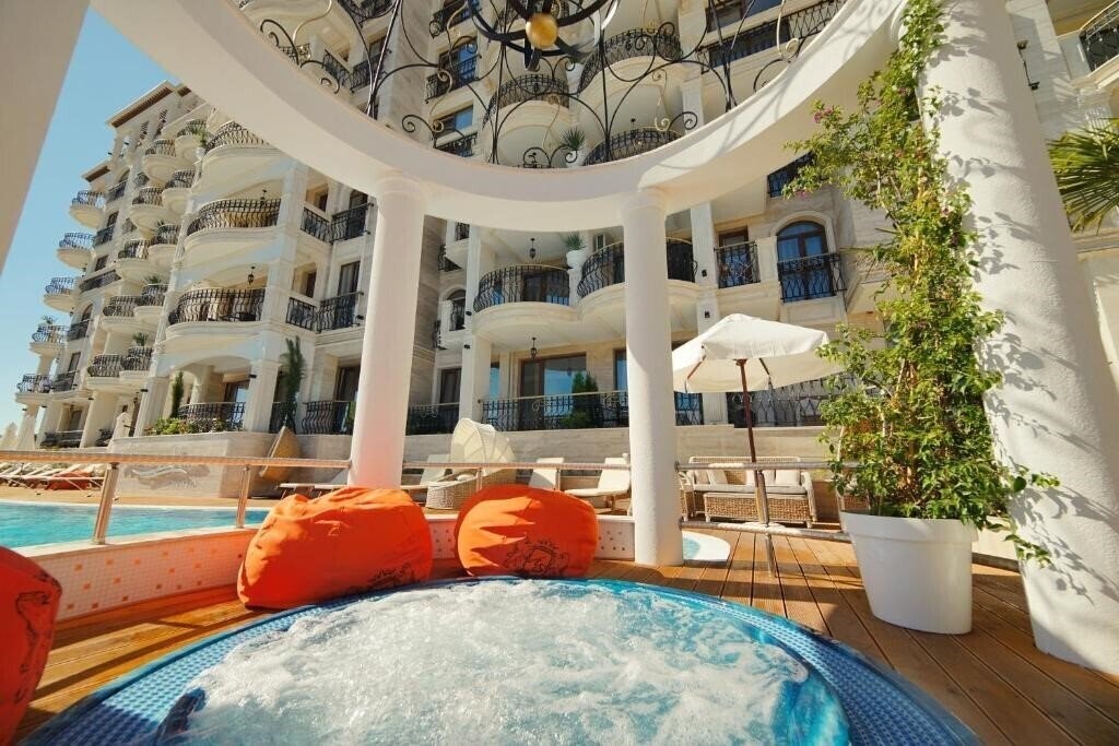 Панорама Harmony Suites 10 4*