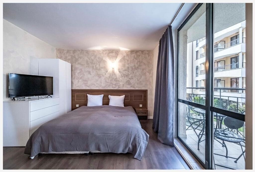 Територія Avalon Apartments 3*