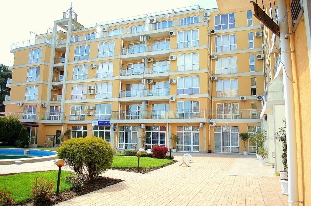 Панорама Flores Park Aparthotel 3*