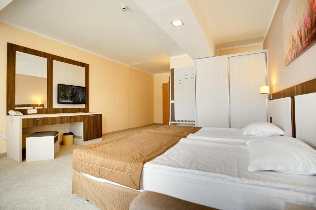 Территория DIT Evrika Beach Club Hotel 4*