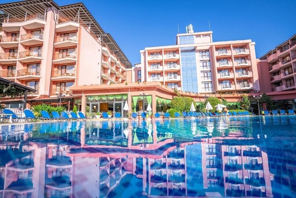 Отель Izola Paradise 4*