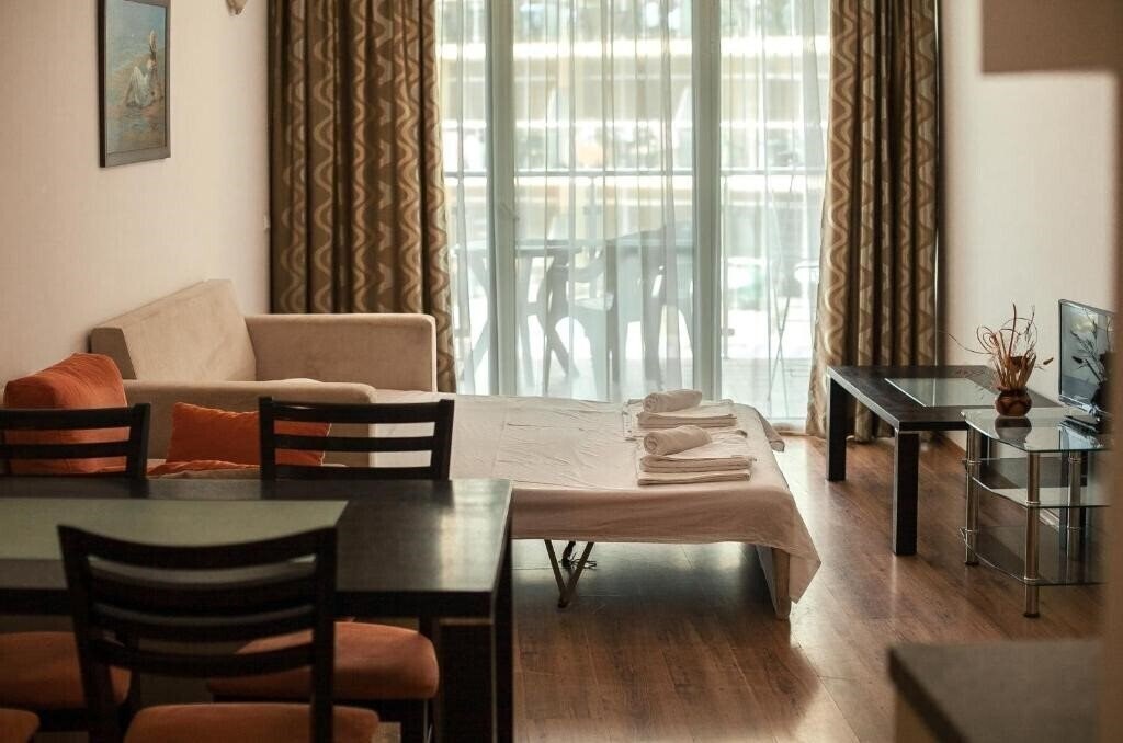 Картинка Sunny Holiday Apartments (ex. Sunny Holiday Apart, Sunny Holiday) 3*