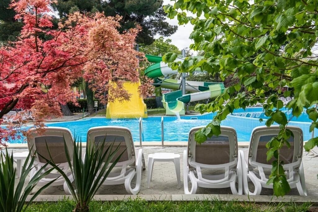 Апартаменти iHotal 4*