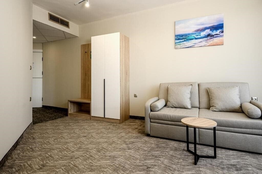 Апартаменти Laguna Park Sunrise 4*