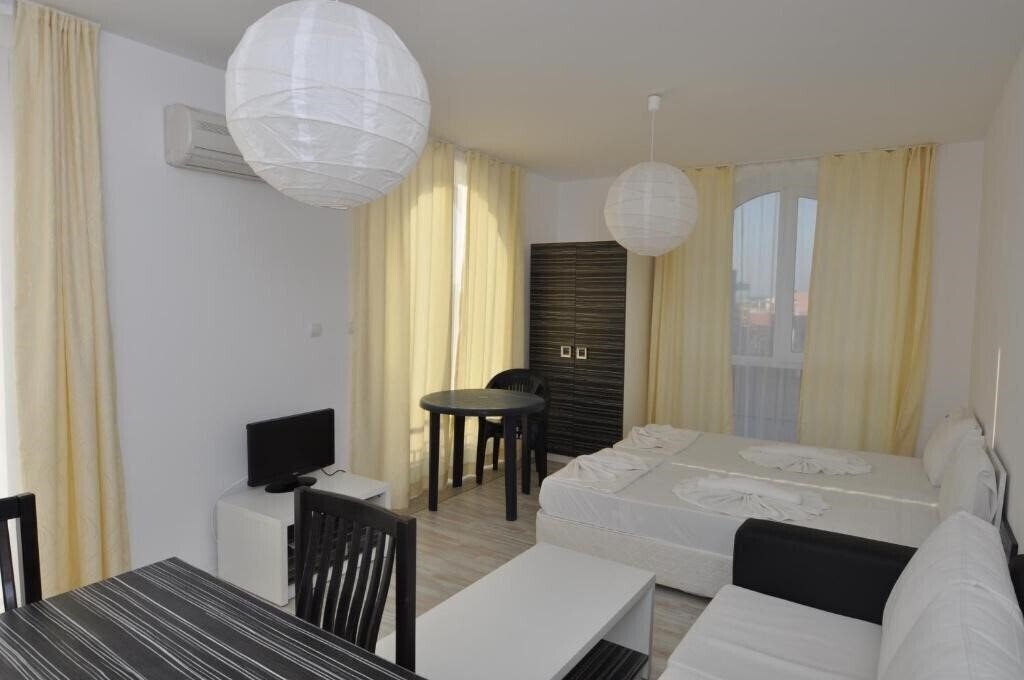 Панорама Rainbow Holiday Complex - Sea Isle (ex. Rainbow Sea Isle Apartment, Rainbow 4 Botique Suit) 3*