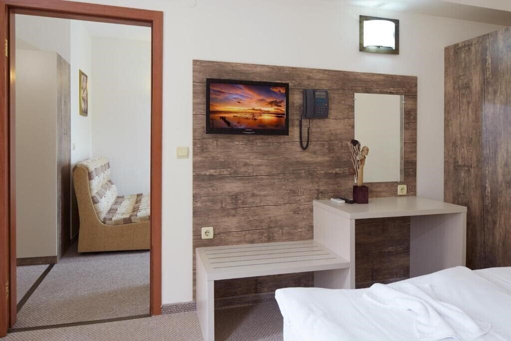 Панорама Lira 3*