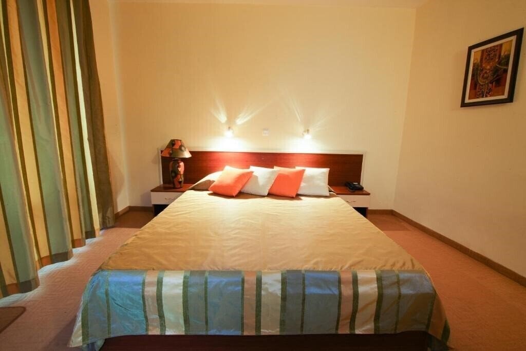 Панорама Veris 3*