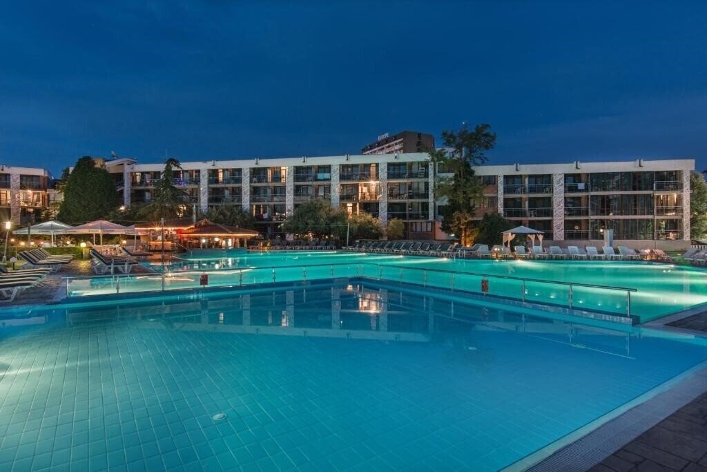 Отель Pomorie Sun 3*