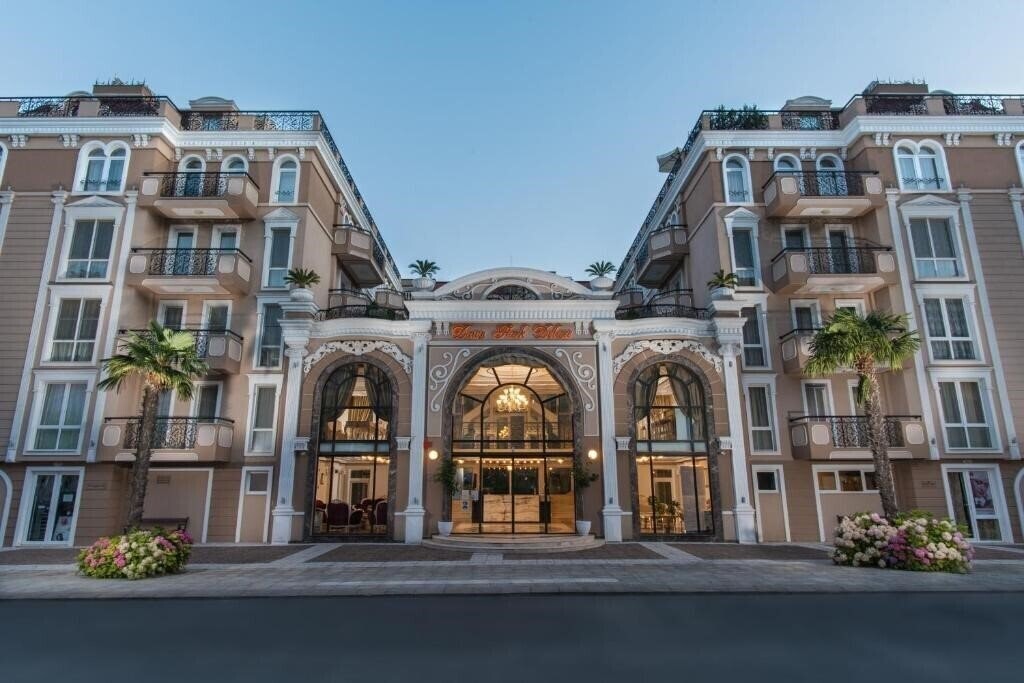 Вид Dawn Park Deluxe Apart  Hotel 3*