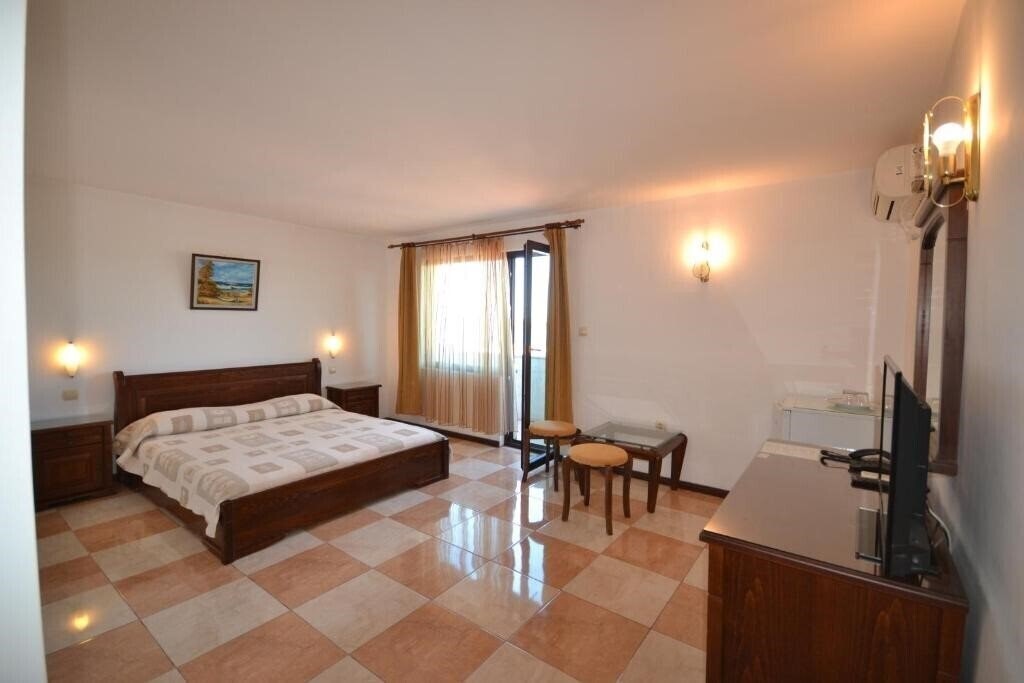 Готель More 1*