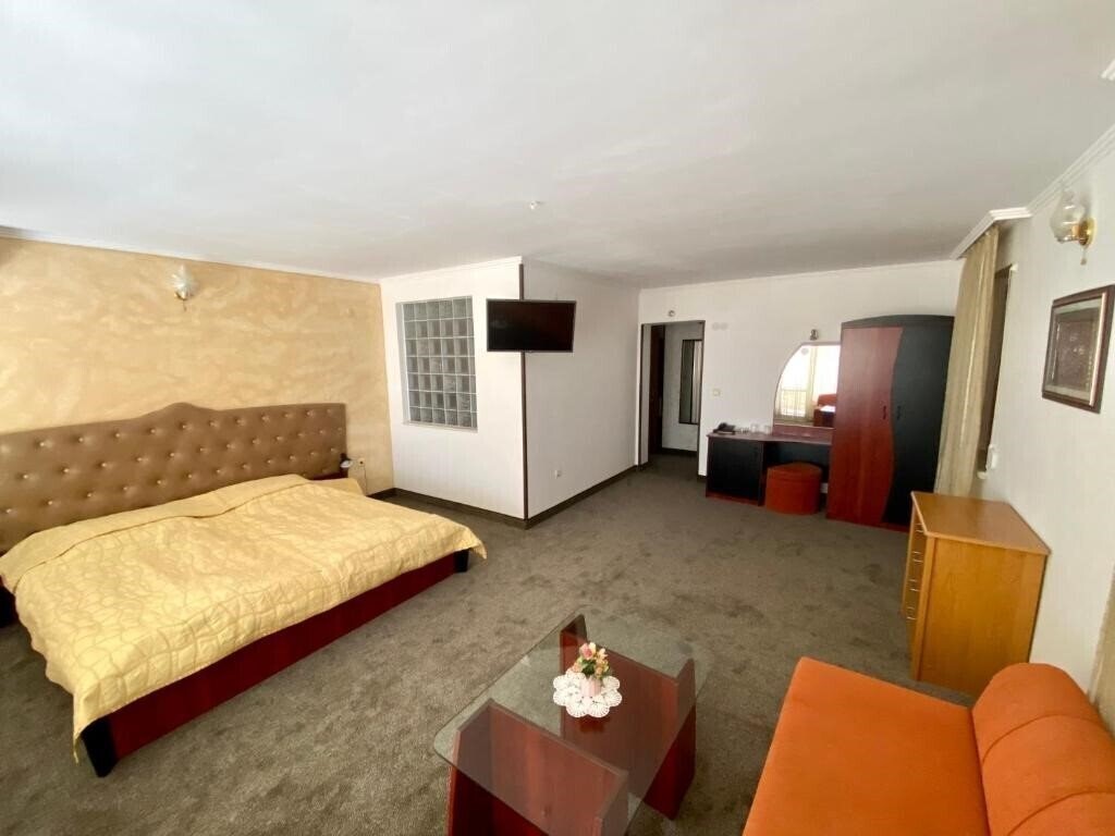 Панорама Golden Fish Family Hotel (ex. Golden Fish, Villa Golden Fish) 3*