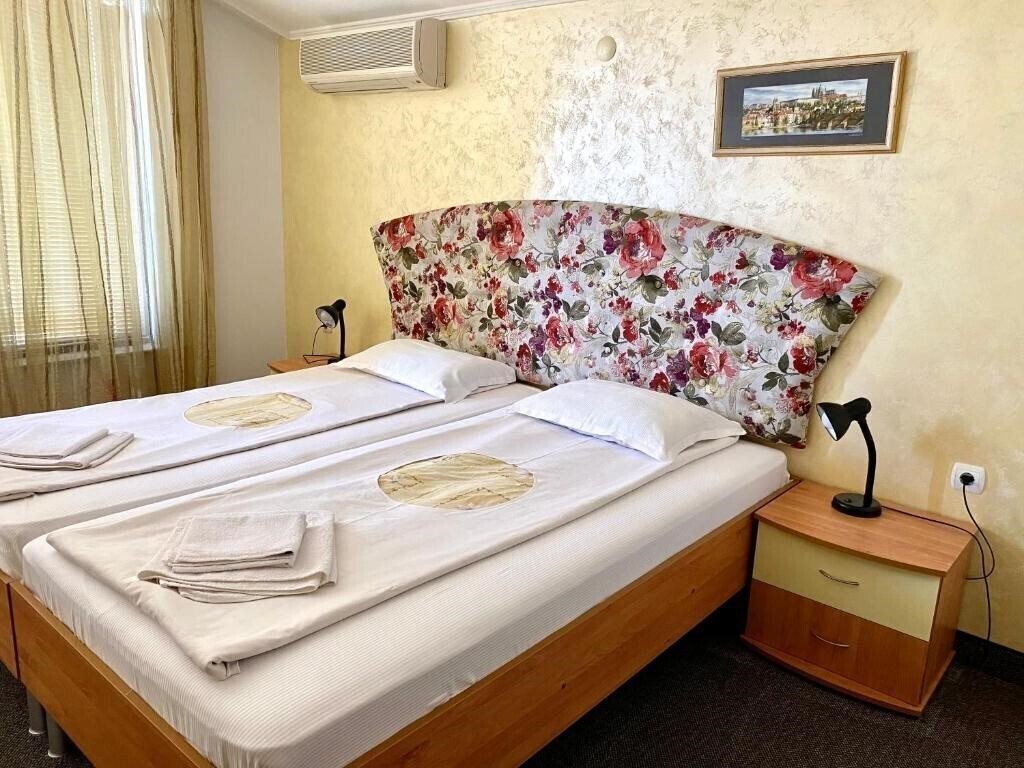 Вид Golden Fish Family Hotel (ex. Golden Fish, Villa Golden Fish) 3*