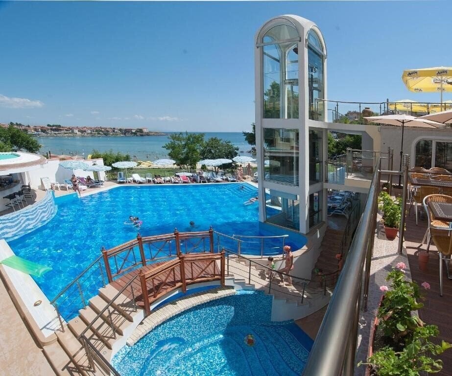 Панорама Villa List 4*