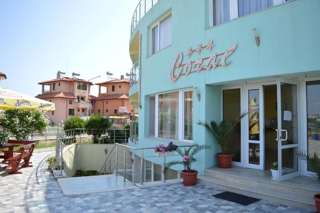 Готель Family Hotel Coral (ex. Coral) 3*