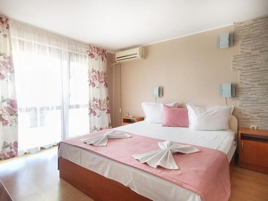 Отель Villa Mirage 3*