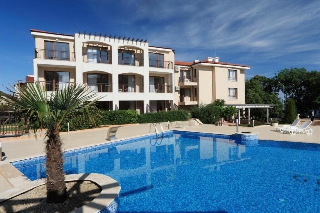 Территория Bay Apartments (ex. Bay Apartments Sozopol ) 3*