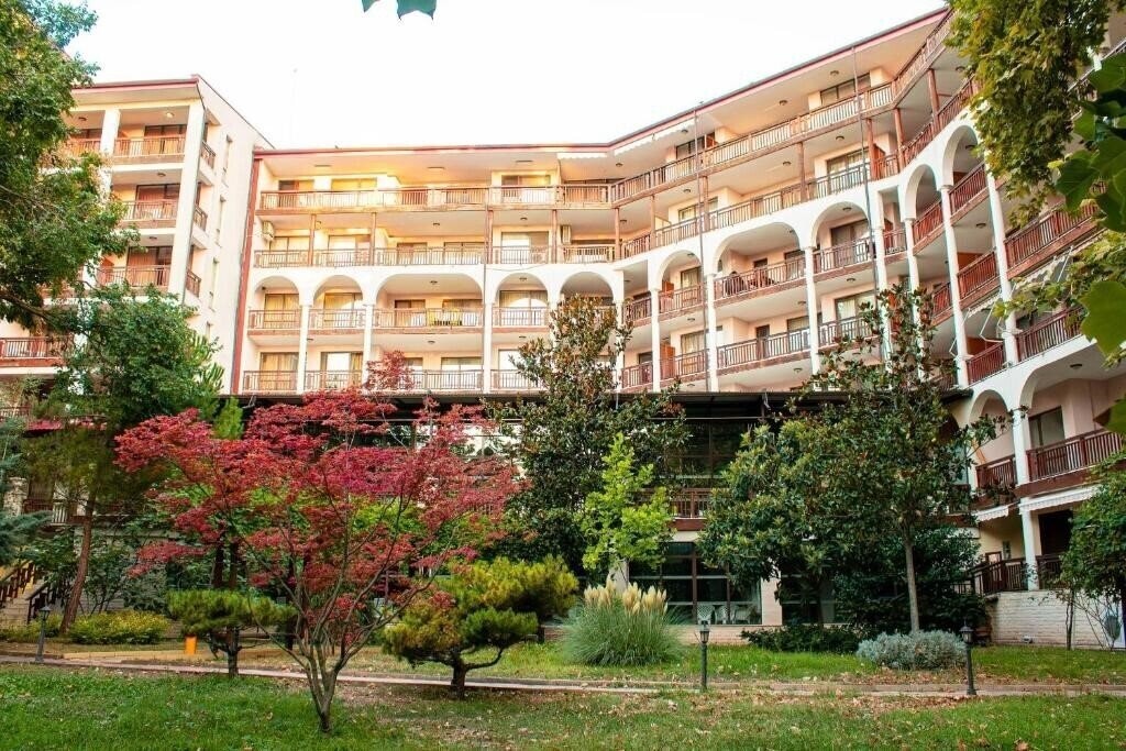Отель Estreya Residence 4*