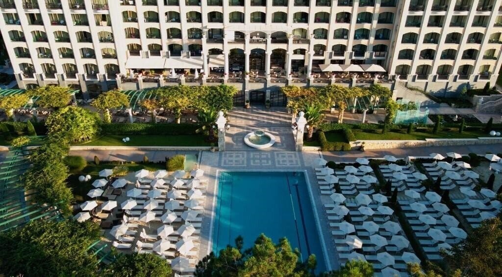 Отель Astor Garden 5*