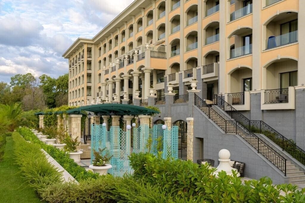 Вид Astor Garden 5*