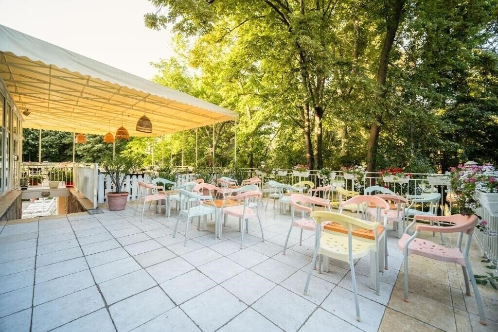 Картинка Gloria 3*