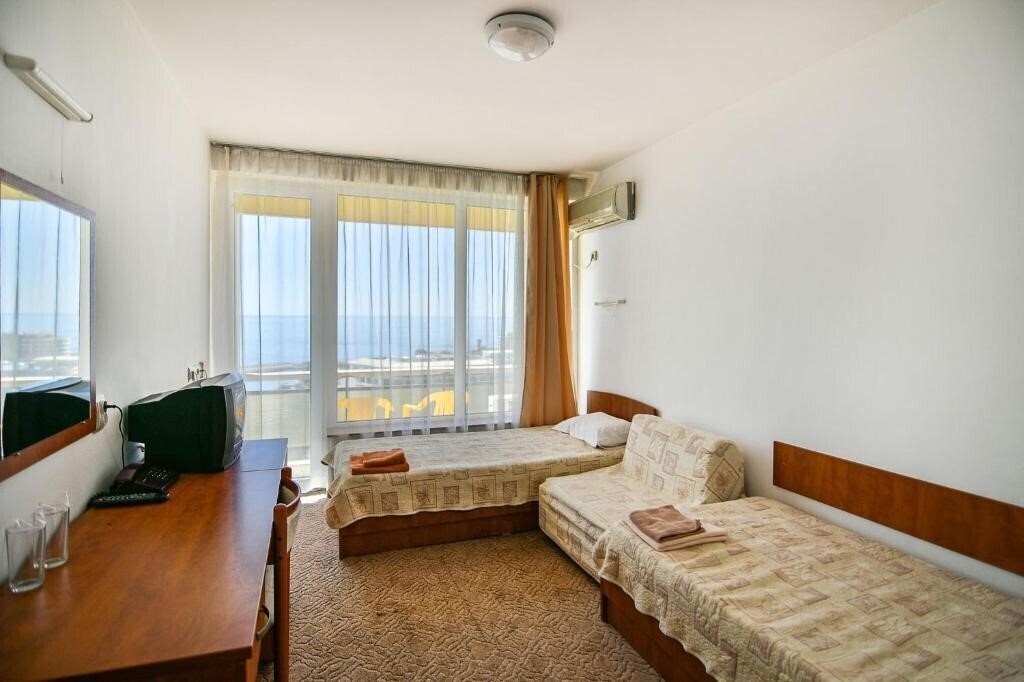 Отель IHS Hotel Joliot Curie (ex. Frederic Joliot Curie, Joliot Curie, International Home of Scientists Joliot Curie) 3*