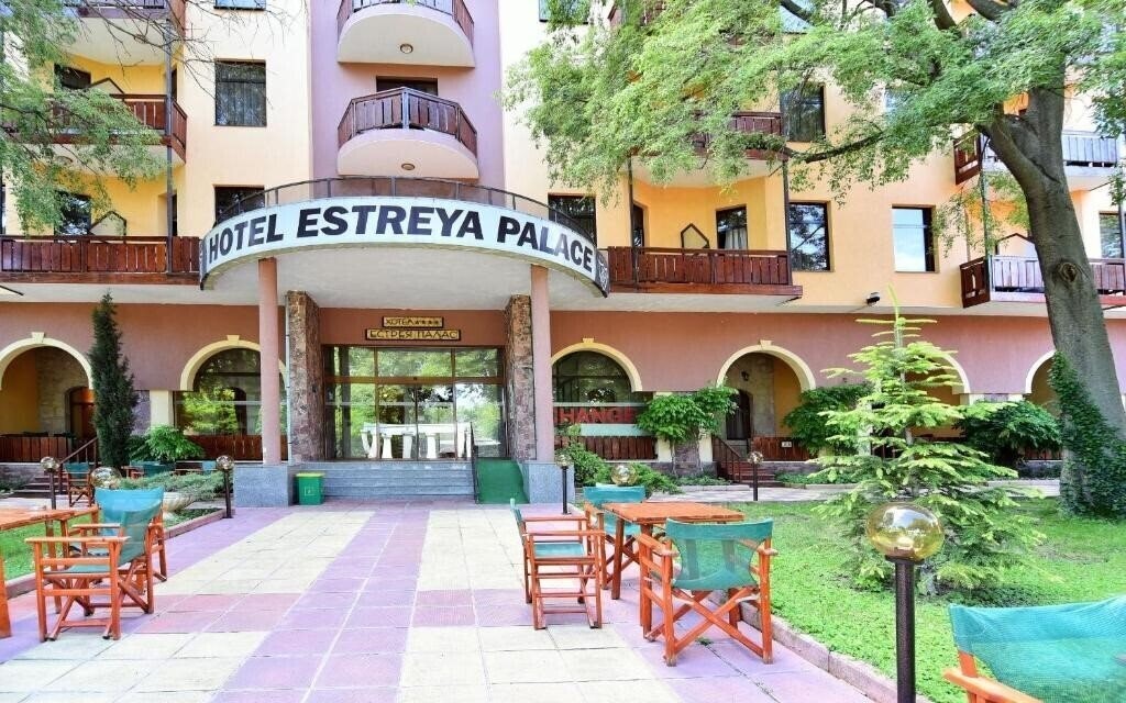 Отель Estreya Palace 4*