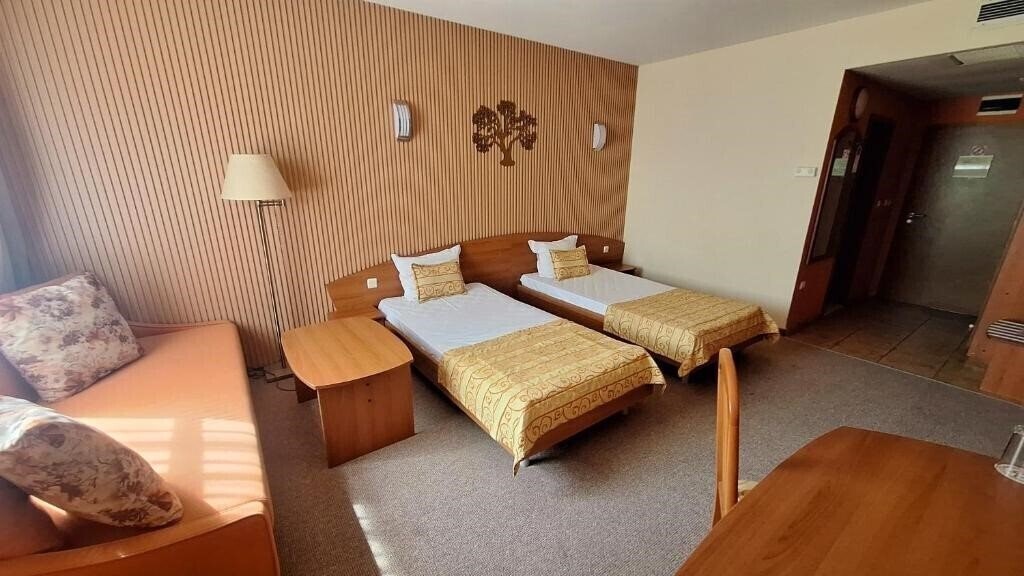 Фото Estreya Palace 4*