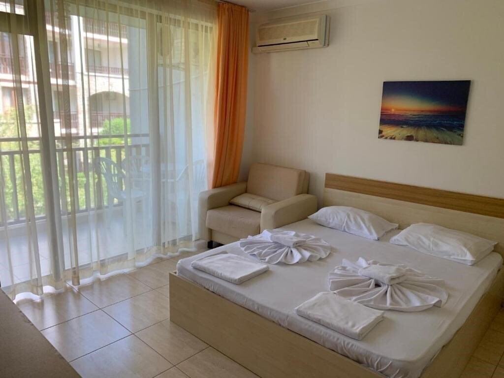 Апартаменти Aparthotels Arena Sea View 4*